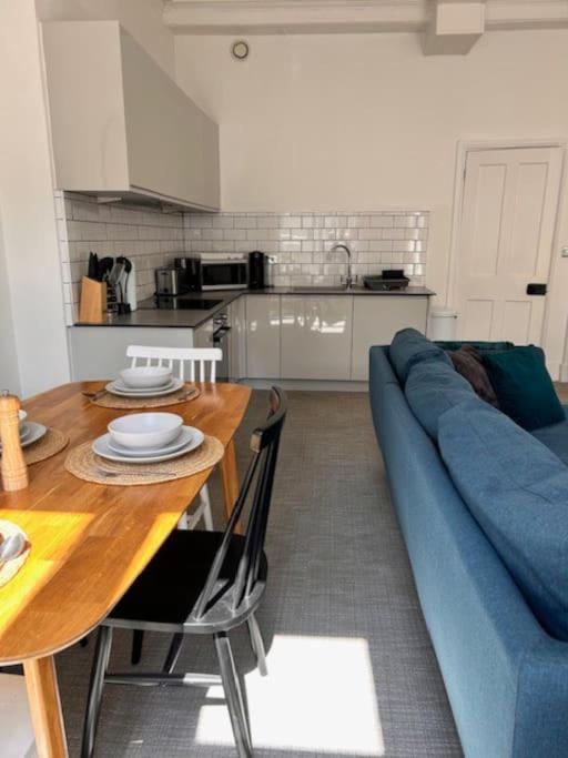 Modern Apartment Within Historic Chester City Walls Экстерьер фото